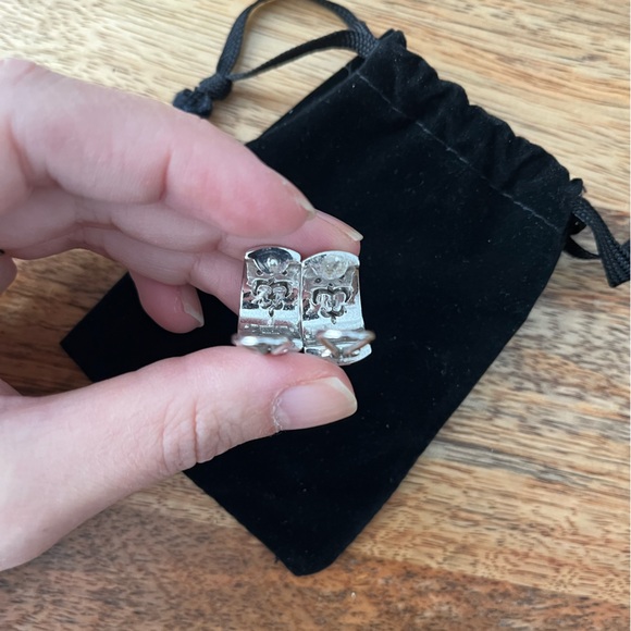 🧡2 for 100🧡 Judith Ripka Sterling Silver Textured Hoop Earrings - Picture 4 of 4